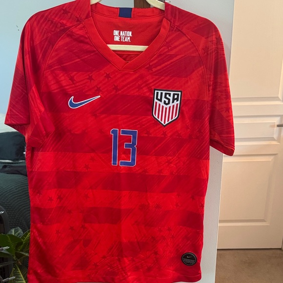Nike USA Women’s Soccer Jersey - Picture 1 of 3
